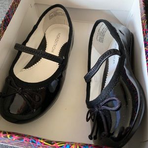 Nordstorm toddler black  flats